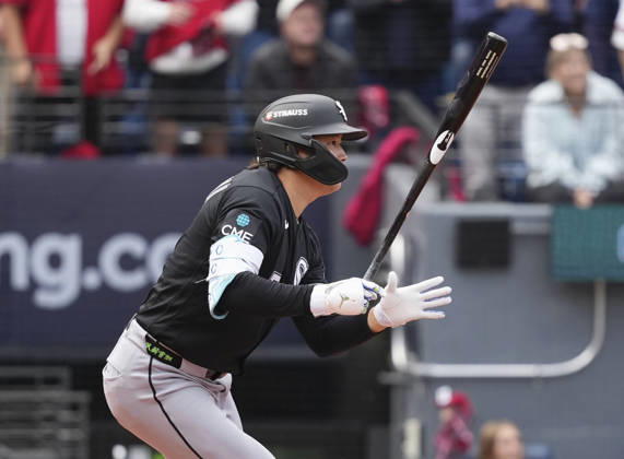 Baseball: Division Series between White Sox and Guardians Chicago White Sox first baseman Munetaka Murakami hits a single in the first inning of Game 1 of the American League Division Series against the Cleveland Guardians at Progressive Field in Cleveland, Ohio, on Oct. 3, 2026.  A14AA0005629945P