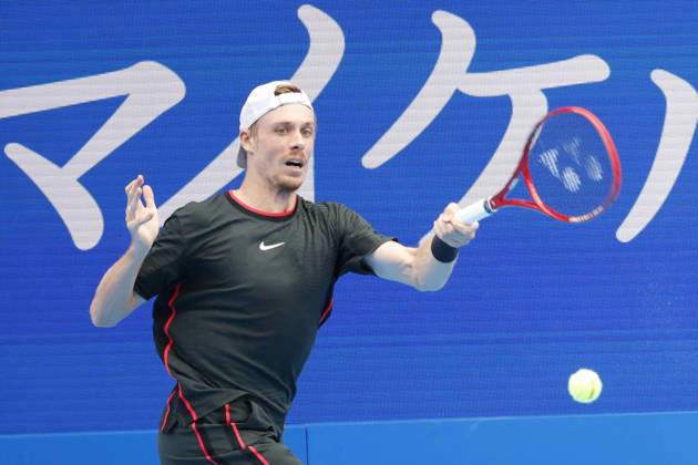 October 4, 2026, Tokyo, Japan: Denis Shapovalov (Canada) returns a shot against Carlos Alcaraz (Spain) during their quarterfinal match at the Kinoshita Group Japan Open Tennis Championships at Ariake Colosseum in Tokyo. Shapovalov suffered an injury, forcing him to retire early in the second set. The tournament runs from September 29 to October 6. Alcaraz won 7-6(3), 2-1 Tokyo Japan - ZUMAm191 20261004_aap_m191_086 Copyright: xRodrigoxReyesxMarinx