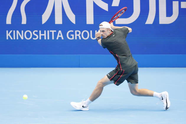 October 4, 2026, Tokyo, Japan: Denis Shapovalov (Canada) returns a shot against Carlos Alcaraz (Spain) during their quarterfinal match at the Kinoshita Group Japan Open Tennis Championships at Ariake Colosseum in Tokyo. Shapovalov suffered an injury, forcing him to retire early in the second set. The tournament runs from September 29 to October 6. Alcaraz won 7-6(3), 2-1 Tokyo Japan - ZUMAm191 20261004_aap_m191_070 Copyright: xRodrigoxReyesxMarinx