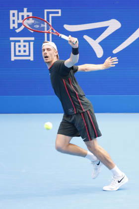 October 4, 2026, Tokyo, Japan: Denis Shapovalov (Canada) returns a shot against Carlos Alcaraz (Spain) during their quarterfinal match at the Kinoshita Group Japan Open Tennis Championships at Ariake Colosseum in Tokyo. Shapovalov suffered an injury, forcing him to retire early in the second set. The tournament runs from September 29 to October 6. Alcaraz won 7-6(3), 2-1 Tokyo Japan - ZUMAm191 20261004_aap_m191_067 Copyright: xRodrigoxReyesxMarinx