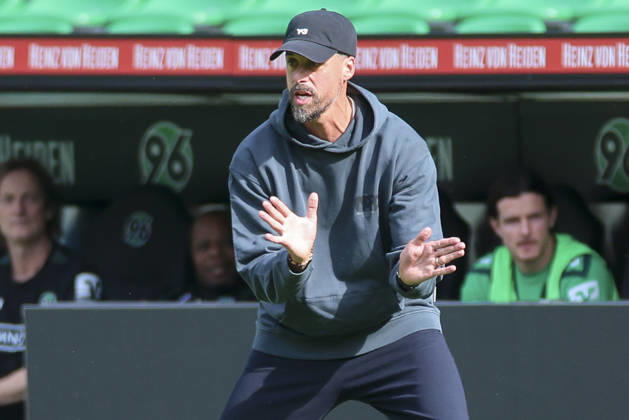 Hannover 96 coach Sandro Wagner gestures during the friendly match between Hannover 96 and SC Verl, Heinz von Heiden Arena on October 3, 2026, in Hannover, Germany. Photo by Marco Steinbrenner, DeFodi Images. Coach Sandro Wagner of Hannover 96 gestures during the friendly match between Hannover 96 and SC Verl at Heinz von Heiden Arena on October 3, 2026 in Hannover, Germany. Photo by Marco Steinbrenner, DeFodi Images. Photo by Marco Steinbrenner, DeFodi Images.