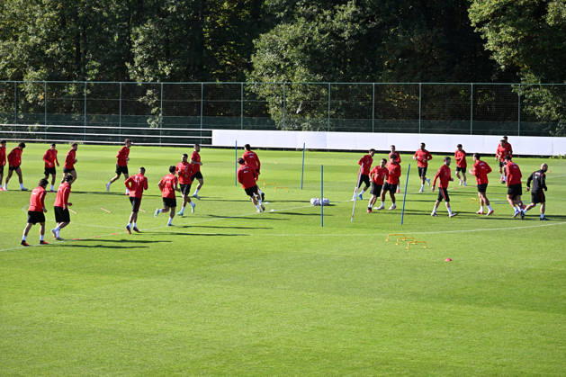 Turkish national team, Nationalteam trains in Liege ahead of Italy match LIEGE, BELGIUM - OCTOBER 04: Head coach Vincenzo Montella leads the Turkish National Football Team during their final training session at the SL16 Football Campus ahead of an upcoming match against Italy, in Liege, Belgium on October 04, 2026. Dursun Aydemir Anadolu Liege Belgium. Editorial use only. Please get in touch for any other usage. Copyright: x2026xAnadoluxDursunxAydemirx