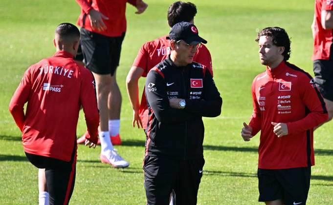Turkish national team, Nationalteam trains in Liege ahead of Italy match LIEGE, BELGIUM - OCTOBER 04: Head coach Vincenzo Montella leads the Turkish National Football Team during their final training session at the SL16 Football Campus ahead of an upcoming match against Italy, in Liege, Belgium on October 04, 2026. Dursun Aydemir Anadolu Liege Belgium. Editorial use only. Please get in touch for any other usage. Copyright: x2026xAnadoluxDursunxAydemirx