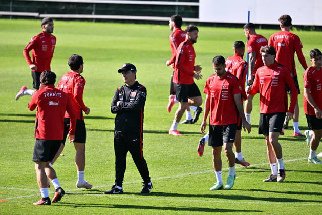 Turkish national team, Nationalteam trains in Liege ahead of Italy match LIEGE, BELGIUM - OCTOBER 04: Head coach Vincenzo Montella leads the Turkish National Football Team during their final training session at the SL16 Football Campus ahead of an upcoming match against Italy, in Liege, Belgium on October 04, 2026. Dursun Aydemir Anadolu Liege Belgium. Editorial use only. Please get in touch for any other usage. Copyright: x2026xAnadoluxDursunxAydemirx