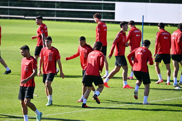 Turkish national team, Nationalteam trains in Liege ahead of Italy match LIEGE, BELGIUM - OCTOBER 04: Head coach Vincenzo Montella leads the Turkish National Football Team during their final training session at the SL16 Football Campus ahead of an upcoming match against Italy, in Liege, Belgium on October 04, 2026. Dursun Aydemir Anadolu Liege Belgium. Editorial use only. Please get in touch for any other usage. Copyright: x2026xAnadoluxDursunxAydemirx