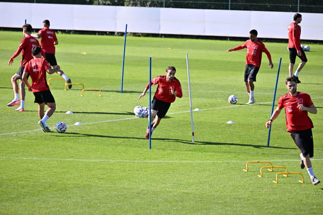 Turkish national team, Nationalteam trains in Liege ahead of Italy match LIEGE, BELGIUM - OCTOBER 04: Head coach Vincenzo Montella leads the Turkish National Football Team during their final training session at the SL16 Football Campus ahead of an upcoming match against Italy, in Liege, Belgium on October 04, 2026. Dursun Aydemir Anadolu Liege Belgium. Editorial use only. Please get in touch for any other usage. Copyright: x2026xAnadoluxDursunxAydemirx