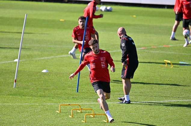 Turkish national team, Nationalteam trains in Liege ahead of Italy match LIEGE, BELGIUM - OCTOBER 04: Head coach Vincenzo Montella leads the Turkish National Football Team during their final training session at the SL16 Football Campus ahead of an upcoming match against Italy, in Liege, Belgium on October 04, 2026. Dursun Aydemir Anadolu Liege Belgium. Editorial use only. Please get in touch for any other usage. Copyright: x2026xAnadoluxDursunxAydemirx