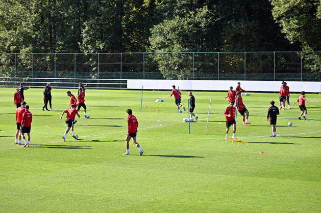 Turkish national team, Nationalteam trains in Liege ahead of Italy match LIEGE, BELGIUM - OCTOBER 04: Head coach Vincenzo Montella leads the Turkish National Football Team during their final training session at the SL16 Football Campus ahead of an upcoming match against Italy, in Liege, Belgium on October 04, 2026. Dursun Aydemir Anadolu Liege Belgium. Editorial use only. Please get in touch for any other usage. Copyright: x2026xAnadoluxDursunxAydemirx