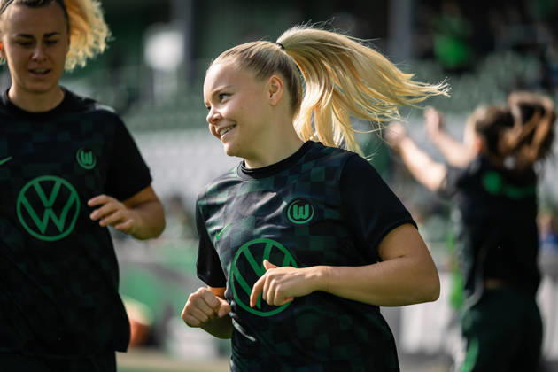 Soccer I Women s I 2026–2027 Season I Bundesliga I VfL Wolfsburg vs. Hamburger SV I October 4, 2026 Anny Kerim Lindland 38, VfL Wolfsburg smiles and warms up at the Wolfsburg AOK Stadium in Lower Saxony, Germany Copyright: xLobeca CedricxSiefkerx