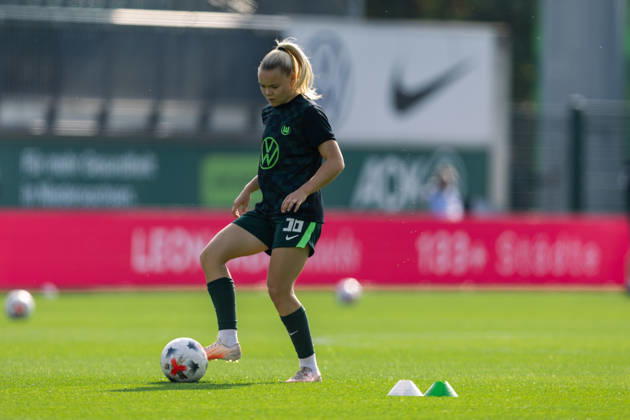 Soccer I Women s I 2026–2027 Season I Bundesliga I VfL Wolfsburg vs. Hamburger SV I October 4, 2026 Anny Kerim Lindland 38, VfL Wolfsburg, cutout, close-up, portrait, single photo, single image, warming up, Wolfsburg, AOK Stadium, Lower Saxony, Germany Copyright: xLobeca CedricxSiefkerx