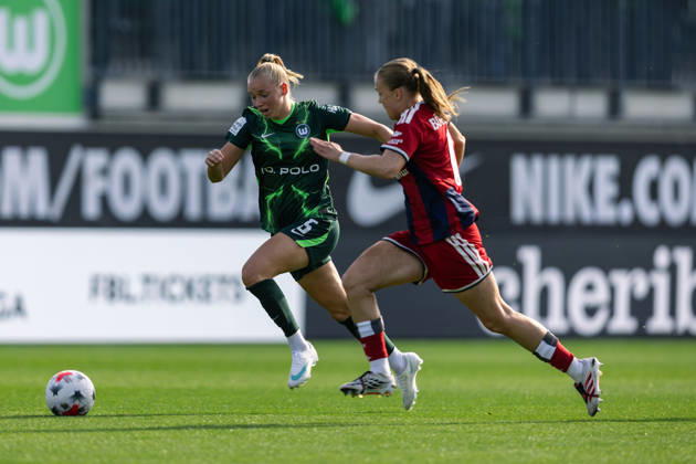 Soccer I Women s I 2026–2027 Season I Bundesliga I VfL Wolfsburg vs. Hamburger SV I October 4, 2026 Ella Peddemor (5), VfL Wolfsburg, and Annaleen Böhler (6), Hamburger SV, in a tackle at the Wolfsburg AOK Stadium, Lower Saxony, Germany Copyright: xLobeca CedricxSiefkerx