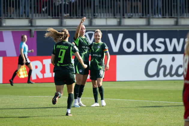 Soccer I Women s I 2026–2027 Season I Bundesliga I VfL Wolfsburg vs. Hamburger SV I October 4, 2026 Ella Peddemor s 5, VfL Wolfsburg celebrates after taking a 1–0 lead shortly before the end of the first half at the AOK Stadium in Lower Saxony, Germany Copyright: xLobeca CedricxSiefkerx