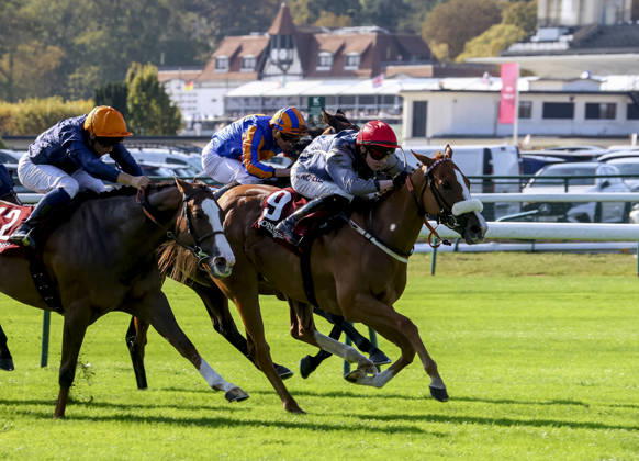 October 4, 2026, Paris, USA: Miss Yechance (9) ridden by Jack Nicholls wins the Prix De Lâ€⠢abbaye Longchamp Longines (Group 1) during Qatar Prix de lâ€⠢arc de Triomphe day at Longchamp Racecourse in Paris, France on October 4, 2026. Eclipse Sportswire CSM Paris USA - ZUMAcs17 20261004_faf_cs17_055 Copyright: xSandraxScherningx