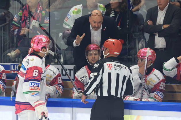 October 4, 2026, GER, DEU, Germany, Ice Hockey Head Coach Eric Dubois, Eisbären Berlin, Eisbären Berlin bench, Referee Dr. Florian Exner, nordphoto GmbH, Engler Berlin, Uber Arena Berlin, Germany Copyright: xNordphotox xEnglerx