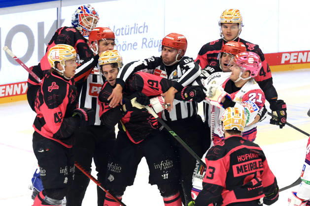 October 4, 2026, GER, DEU, Germany, Ice Hockey: Manuel Wiederer (Eisbären Berlin) 21, Austin Magera (Ice Tigers) 19, Referee: Dr. Florian Exner, nordphoto GmbH, Engler Berlin, Uber Arena Berlin, Germany Copyright: xNordphotox xEnglerx