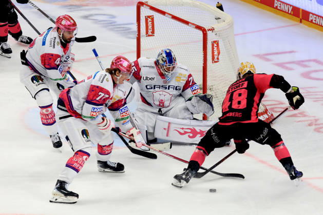October 4, 2026, GER, DEU, Germany, Ice Hockey: Jonas Neffin, Eisbären Berlin 75; Eric Hoerdler, Eisbären Berlin 77; Adam Smith, Eisbären Berlin 4; JAKE USTORF, Ice Tigers 48; nordphoto GmbH Engler Berlin; Uber Arena Berlin, Germany Copyright: xNordphotox xEnglerx