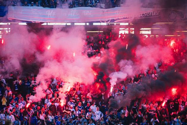 Friendly Match: Hamburger SV vs. FC Copenhagen, October 4, 2026—A sea of pyrotechnics from the Copenhagen fans. Soccer: Friendly Match between Hamburger SV and FC Copenhagen on October 4, 2026, at the Volksparkstadion, Hamburg DFL regulations prohibit any use of photographs as image sequences and or quasi-video Copyright: xBEAUTIFULxSPORTS Tonhäuserx