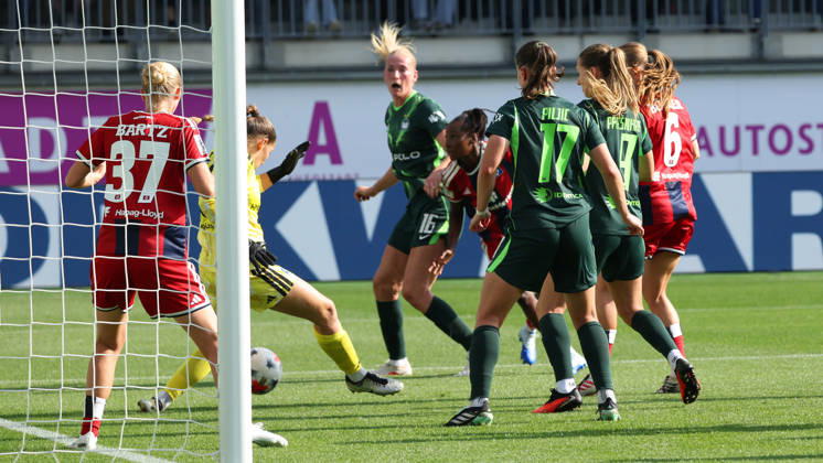 VfL vs. HSV, Women s Bundesliga, Wolfsburg, October 4, 2026, Soccer, Women, Google Pixel Bundesliga, 2026–2027 Season, VfL Wolfsburg vs. Hamburger SV GoalkeeperKinga Szemik (HSV), Camilla Küver (VfL Wolfsburg), Magou Doucoure (HSV), AOK Stadium, Lower Saxony, Germany