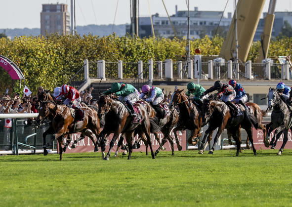 HORSE RACING 2026: Qatar Prix De Lâ€⠢Arc De Triomphe Day Longchamp OCT 04 October 4, 2026, Paris, USA: Daryz (1) ridden by Mickael Barzalona wins the Qatar Prix de lâ€⠢arc de Triomphe (Group 1) at Longchamp Racecourse in Paris, France on October 4, 2026. Sandra Scherning Eclipse Sportswire CSM(Credit Image:  Sandra Scherning Cal Media) Paris USA EDITORIAL USE ONLY Copyright: xx ZUMA-20261004_faf_cs17_068.jpg SandraxScherningx csmphotothree530735