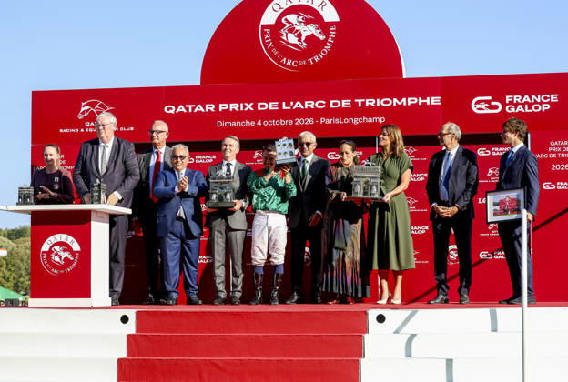 HORSE RACING 2026: Qatar Prix De Lâ€⠢Arc De Triomphe Day Longchamp OCT 04 October 4, 2026, Paris, USA: Daryz (1) ridden by Mickael Barzalona wins the Qatar Prix de lâ€⠢arc de Triomphe (Group 1) at Longchamp Racecourse in Paris, France on October 4, 2026. Sandra Scherning Eclipse Sportswire CSM(Credit Image:  Sandra Scherning Cal Media) Paris USA EDITORIAL USE ONLY Copyright: xx ZUMA-20261004_faf_cs17_094.jpg SandraxScherningx csmphotothree530741