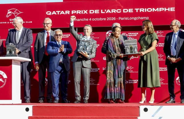 HORSE RACING 2026: Qatar Prix De Lâ€⠢Arc De Triomphe Day Longchamp OCT 04 October 4, 2026, Paris, USA: Daryz (1) ridden by Mickael Barzalona wins the Qatar Prix de lâ€⠢arc de Triomphe (Group 1) at Longchamp Racecourse in Paris, France on October 4, 2026. Sandra Scherning Eclipse Sportswire CSM(Credit Image:  Sandra Scherning Cal Media) Paris USA EDITORIAL USE ONLY Copyright: xx ZUMA-20261004_faf_cs17_093.jpg SandraxScherningx csmphotothree530742