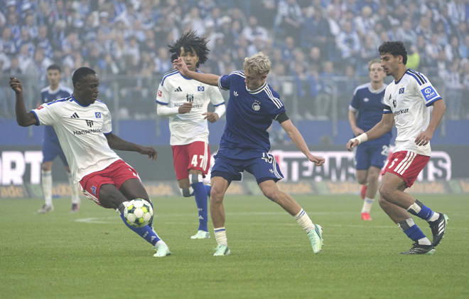 Photo: Gunnar OLSEN 45 vs. Kofi AMOAKO (HSV) and, on the right, Martin ADELINE (HSV). Bundesliga soccer, friendly match on Sunday, October 4, 2026: Hamburger SV vs. FC Copenhagen