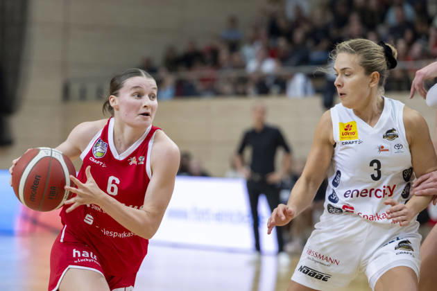 Toyota DBBL 2026–2027 HalFit Lions vs. TK Hannover Halle Saale, Germany, October 4, 2026. Pictured, from left: Nicole Brochlitz (Halle) and Lovisa Hjern (Hannover Halle Saale), swh Arena, Saxony-Anhalt, Germany