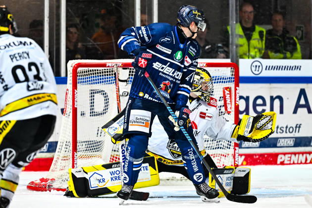 Maximilian Eisenmenger, Iserlohn Roosters, 41; Juha Jatkola, Krefeld Pinguine, 32; GER; Iserlohn Roosters vs. Krefeld Pinguine; Ice Hockey; Penny DEL; Matchday 6, 2026–2027 Season, October 4, 2026, GER, Iserlohn Roosters vs. Krefeld Pinguine, Ice Hockey, Penny DEL, Matchday 6, 2026–2027 Season, October 4, 2026, Iserlohn Copyright: xJonasxBrockmann Eibner-Pressefotox EP_JBN