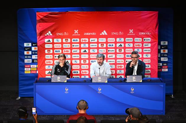 France v Belgium - UEFA Nations League 2026 Media Activities 04 10 2026 PARIS, FRANCE - OCTOBER 04 : Godts Mika forward of Belgium, Van Bommel Mark head coach of Belgium speaking with the media during a pre-match press conference, PK, Pressekonferenz ahead of the UEFA Nations League tournament league phase matchday 4 group A1 match between France and Belgium on October 4, 2026 in Paris, France, 04 10 2026 Paris France Copyright: xDexVoechtx-xKalutx