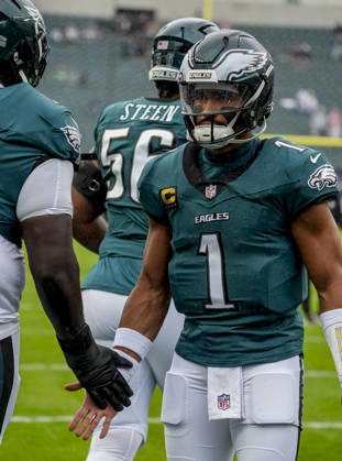 October 4, 2026, Philadelphia, Pa, USA: Oct 4, 2026; Philadelphia, PA, USA; Philadelphia Eagles quarterback Jalen Hurts (1) greets his teammates as they come onto the field at Lincoln Financial Field. Mandatory Credit: -Cal Media Philadelphia USA - ZUMAcs17 20261004_faf_cs17_143 Copyright: xScottxSeriox