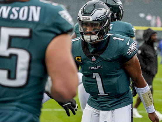 October 4, 2026, Philadelphia, Pa, USA: Oct 4, 2026; Philadelphia, PA, USA; Philadelphia Eagles quarterback Jalen Hurts (1) greets his defense as they come onto the field during warmups at Lincoln Financial Field. Mandatory Credit: -Cal Media Philadelphia USA - ZUMAcs17 20261004_faf_cs17_146 Copyright: xScottxSeriox
