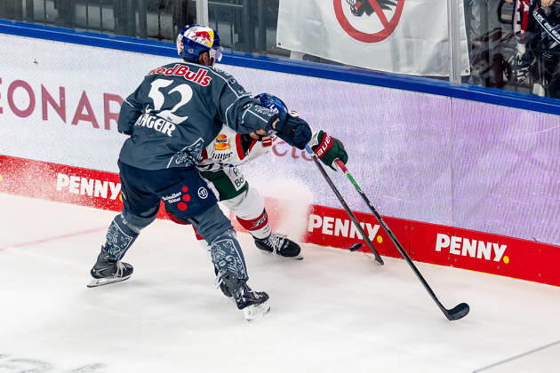 Battle for the Puck: Face-off between Patrick Hager (EHC Red Bull Munich, 52) and Cameron Wright (Augsburger Panther, 16, GER), EHC Red Bull Munich vs. Augsburger Panther, DEL, 2026–2027 season, Matchday 6, October 4, 2026 Photo: HMB Media, Franz Feiner Copyright: HMBxMedia FranzxFeiner