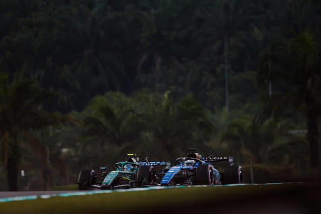 F1 - BAHRAIN GRAND PRIX IN MALAYSIA 2026 14 ALONSO Fernando (spa), Aston Martin F1 Team AMR26, 23 ALBON Alexander (tha), Williams F1 Team FW48, action during the 2026 Formula 1 Bahrain Grand Prix in Malaysia, 16th round of the 2026 Formula One World Championship, WM, Weltmeisterschaft from October 2 to 4, 2026 on the Sepang International Circuit, in Sepang, Malaysia - SepangMalaysia Copyright: xANTONINxVINCENTx