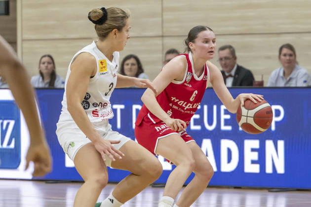 Toyota DBBL 2026–2027: HalFit Lions vs. TK Hannover, Halle Saale, Germany, October 4, 2026. Pictured, from left: Lovisa Hjern (Hannover) and Nicole Brochlitz (Halle Saale), swh Arena, Saxony-Anhalt, Germany