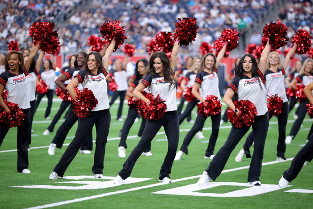 October 4, 2026, Houston, Texas, U.S: Houston Texans cheerleaders perform on the field prior to the NFL, American Football Herren, USA regular season game between the Houston Texans and the Dallas Cowboys at Reliant Stadium in Houston, TX on October 4, 2026. NFL 2026 - Dallas Cowboys Vs Houston Texans  - ZUMAw137 20261004_aap_w137_026 Copyright: xErikxWilliamsx
