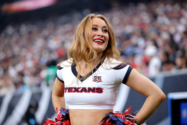 October 4, 2026, Houston, Texas, U.S: A Houston Texans cheerleader performs on the sideline during the first quarter of the NFL, American Football Herren, USA regular season game between the Houston Texans and the Dallas Cowboys at Reliant Stadium in Houston, TX on October 4, 2026. NFL 2026 - Dallas Cowboys Vs Houston Texans  - ZUMAw137 20261004_aap_w137_037 Copyright: xErikxWilliamsx