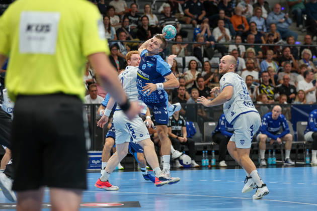 Simone Mengon, TVB Stuttgart, 15 with a shot (GER), TVB Stuttgart vs. TBV Lemgo Lippe, Handball, Opel Handball Bundesliga, Matchday 6, 2026–2027 season, October 4, 2026 GER, TVB Stuttgart vs. TBV Lemgo Lippe, Handball, Opel Handball Bundesliga, Matchday 6, 2026–2027 season, October 4, 2026 Stuttgart Copyright: xEibner-Pressefoto SoerenxHerwegx EP_SHG