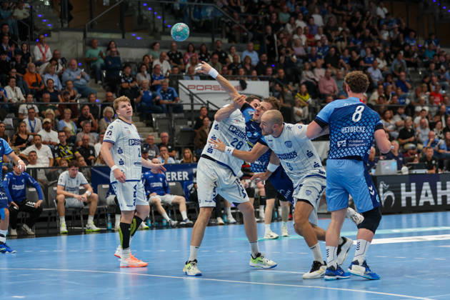 Simone Mengon, TVB Stuttgart, 15 with a shot (GER), TVB Stuttgart vs. TBV Lemgo Lippe, Handball, Opel Handball Bundesliga, Matchday 6, 2026–2027 season, October 4, 2026 GER, TVB Stuttgart vs. TBV Lemgo Lippe, Handball, Opel Handball Bundesliga, Matchday 6, 2026–2027 season, October 4, 2026 Stuttgart Copyright: xEibner-Pressefoto SoerenxHerwegx EP_SHG
