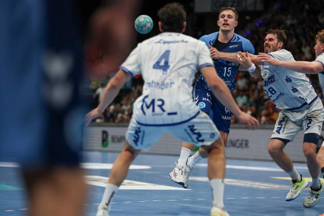 Simone Mengon, TVB Stuttgart, 15 GER, TVB Stuttgart vs. TBV Lemgo Lippe, Handball, Opel Handball Bundesliga, Matchday 6, 2026–2027 Season, October 4, 2026 GER, TVB Stuttgart vs. TBV Lemgo Lippe, Handball, Opel Handball Bundesliga, Matchday 6, 2026–2027 season, October 4, 2026 Stuttgart Copyright: xEibner-Pressefoto SoerenxHerwegx EP_SHG