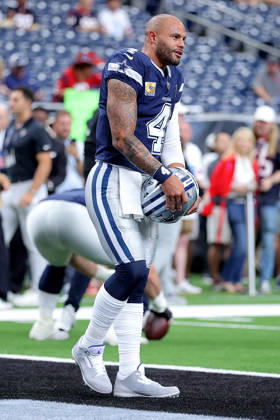 October 4, 2026, Houston, Texas, U.S: Dallas Cowboys quarterback Dak Prescott (4) prior to the NFL, American Football Herren, USA regular season game between the Houston Texans and the Dallas Cowboys at Reliant Stadium in Houston, TX on October 4, 2026. Houston U.S - ZUMAw137 20261004_aap_w137_041 Copyright: xErikxWilliamsx