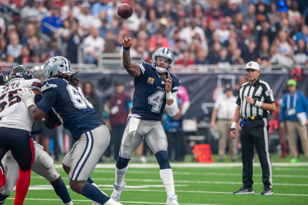 October 4, 2026: Dallas Cowboys quarterback Dak Prescott (4) throws a pass during a game between the Dallas Cowboys and the Houston Texans in Houston, TX. .. CSM NFL, American Football Herren, USA 2026: Cowboys Vs Texans OCT 04  - ZUMAc04_ 20261004_zma_c04_033 Copyright: xTraskxSmithx