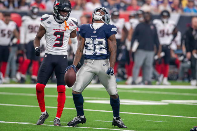 October 4, 2026: Dallas Cowboys running back Tyler Goodson (32) celebrates a first down during a game between the Dallas Cowboys and the Houston Texans in Houston, TX. .. CSM NFL, American Football Herren, USA 2026: Cowboys Vs Texans OCT 04 - ZUMAc04_ 20261004_zma_c04_034 Copyright: xTraskxSmithx