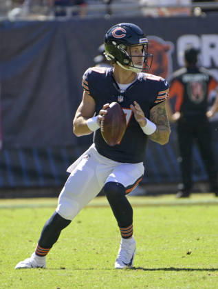 Chicago Bears quarterback Tyson Bagent (17) looks for an open receiver durning the second quarter against the New York Jetsat Soldier Field in Chicago on Sunday, October 4, 2026.  CHI20261004105 MARKxBLACK