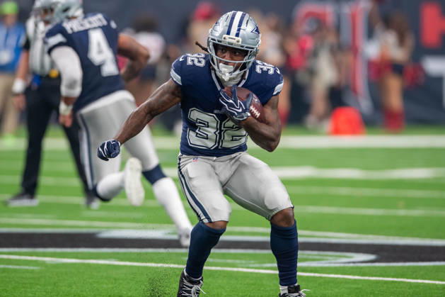 October 4, 2026: Dallas Cowboys running back Tyler Goodson (32) carries the ball during a game between the Dallas Cowboys and the Houston Texans in Houston, TX. .. CSM NFL, American Football Herren, USA 2026: Cowboys Vs Texans OCT 04 - ZUMAc04_ 20261004_zma_c04_040 Copyright: xTraskxSmithx