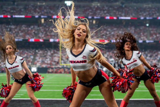 October 4, 2026: The Houston Texans Cheerleaders perform during a game between the Dallas Cowboys and the Houston Texans in Houston, TX. .. CSM NFL, American Football Herren, USA 2026: Cowboys Vs Texans OCT 04  - ZUMAc04_ 20261004_zma_c04_048 Copyright: xTraskxSmithx