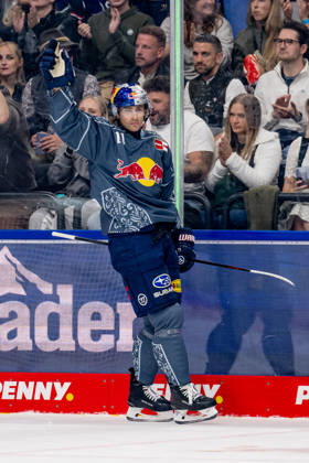 Markus Eisenschmid, EHC Red Bull Munich, No. 11, is celebrated for his goal to make it 2–1 while shorthanded, GER, EHC Red Bull Munich vs. Augsburger Panther, DEL, 2026–2027 season, Matchday 6, October 4, 2026. Photo: HMB Media, Heike Feiner Copyright: HMBxMedia HeikexFeiner
