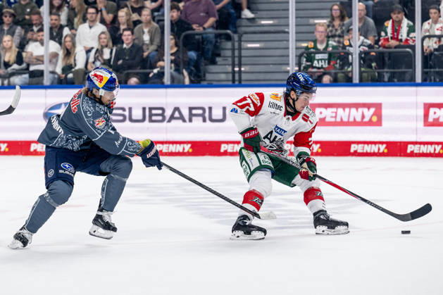 Battle for the Puck: Face-off between Markus Eisenschmid of EHC Red Bull Munich (No. 11) and Luke Toporowski of the Augsburger Panther (No. 77, GER), EHC Red Bull Munich vs. Augsburger Panther, DEL, 2026–2027 Season, Matchday 6, October 4, 2026 Photo: HMB Media, Heike Feiner Copyright: HMBxMedia HeikexFeiner