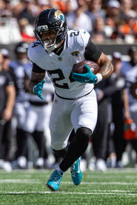 Oct 4, 2026; Cincinnati, OH, USA; Jacksonville Jaguars running back Chris Rodriguez Jr. (24) runs with the ball during NFL, American Football Herren, USA game action against the Cincinnati Bengals at Paycor Stadium. Mandatory Credit: -Cal Media Cincinnati USA - ZUMAc04_ 20261004_zma_c04_019 Copyright: xJohnxMersitsx