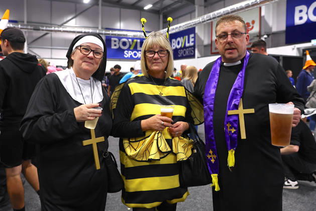 2026 BOYLE Sports World Grand Prix Fans in fancy dress during the 2026 Boyle Sports World Grand Prix Final at Mattioli Arena, Leicester, United Kingdom on 4 October 2026 Credit: Ryan Crockett Every Second Media Editorial use only. All images are copyright Every Second Media Limited. No images may be reproduced without prior permission. Copyright: xIMAGO EveryxSecondxMediax ESM-2198-0003 RyanxCrockettx xEveryxSecondxMediax