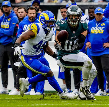 October 4, 2026, Philadelphia, Pa, USA: Oct 4, 2026; Philadelphia, PA, USA; Philadelphia Eagles tight end Dallas Goedert (88) makes a catch at Lincoln Financial Field. Mandatory Credit: -Cal Media Philadelphia USA - ZUMAcs17 20261004_faf_cs17_150 Copyright: xScottxSeriox